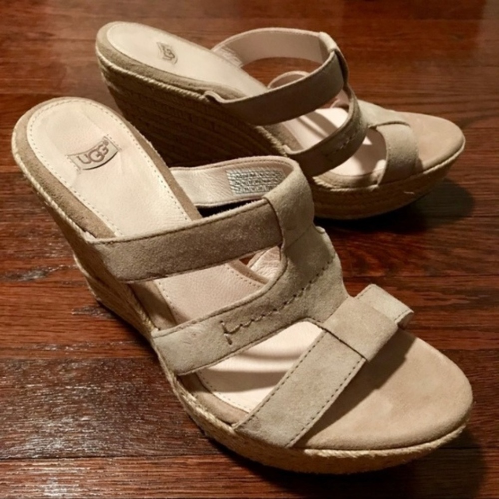 NWOT UGG size 8 tan 4.5 inch suede wedges